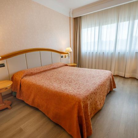 Perugia Plaza Hotel Esterno foto