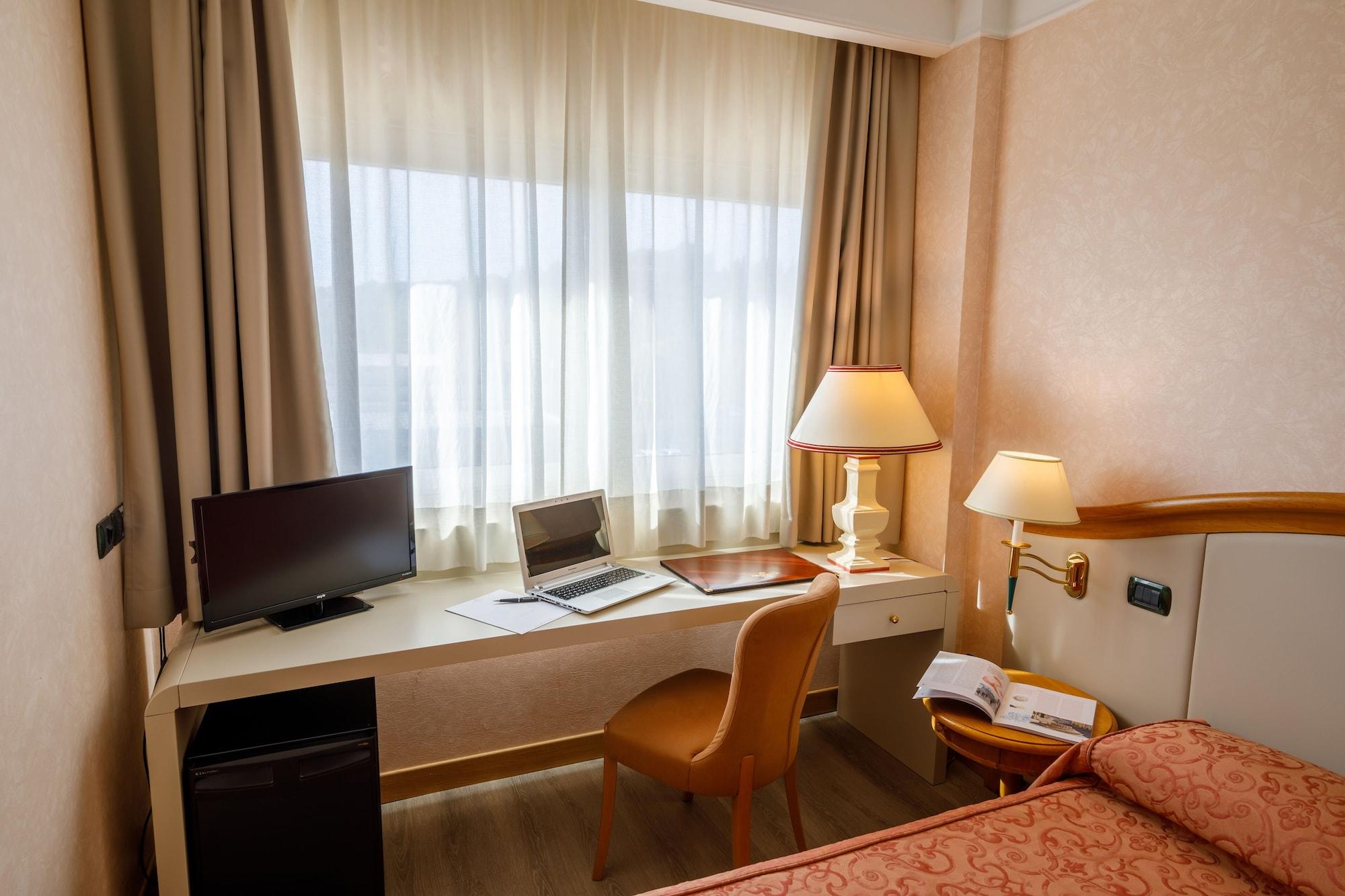 Perugia Plaza Hotel Esterno foto