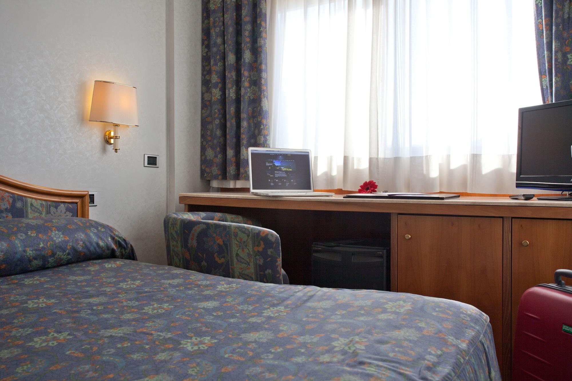 Perugia Plaza Hotel Esterno foto