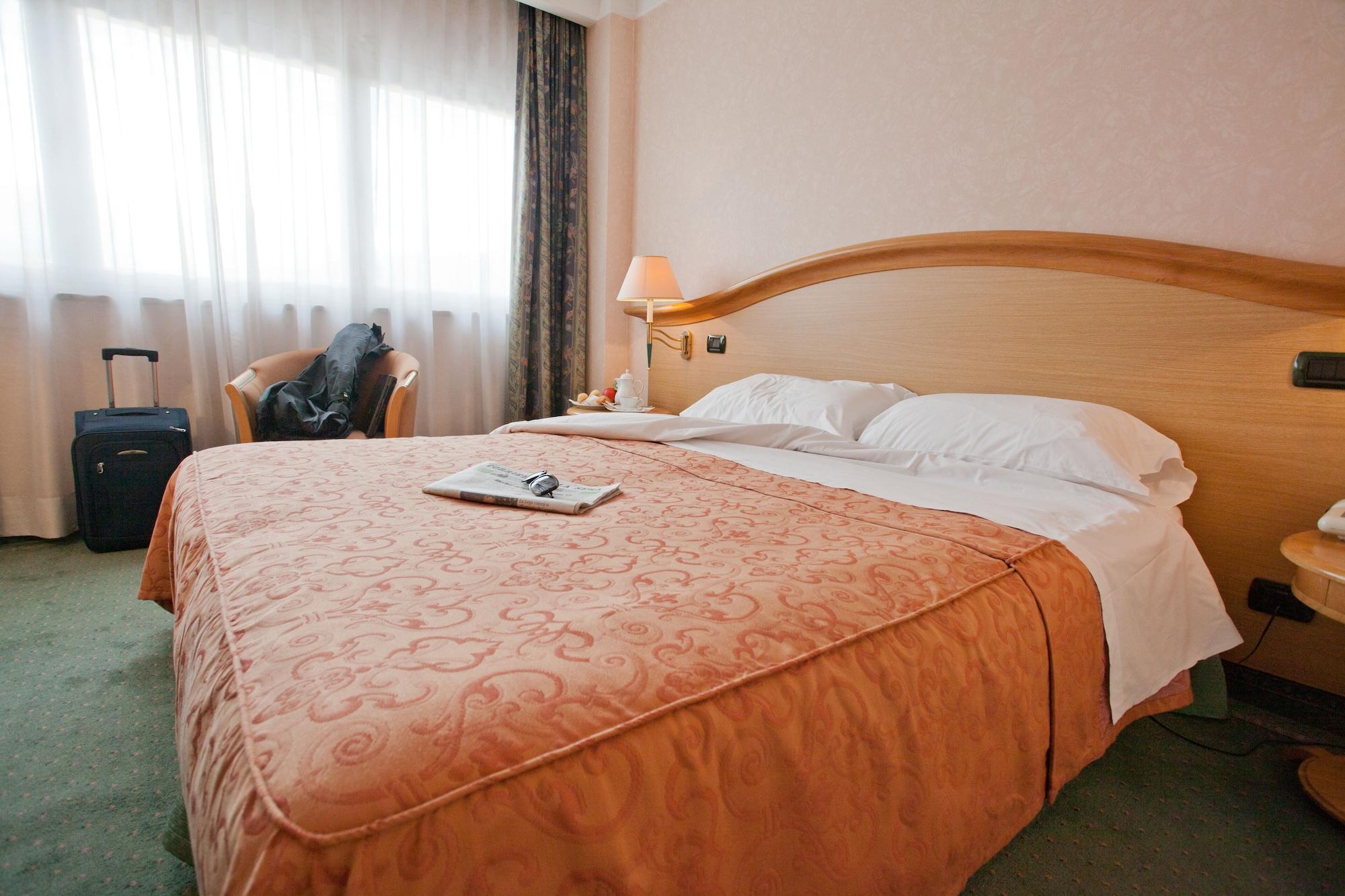 Perugia Plaza Hotel Esterno foto