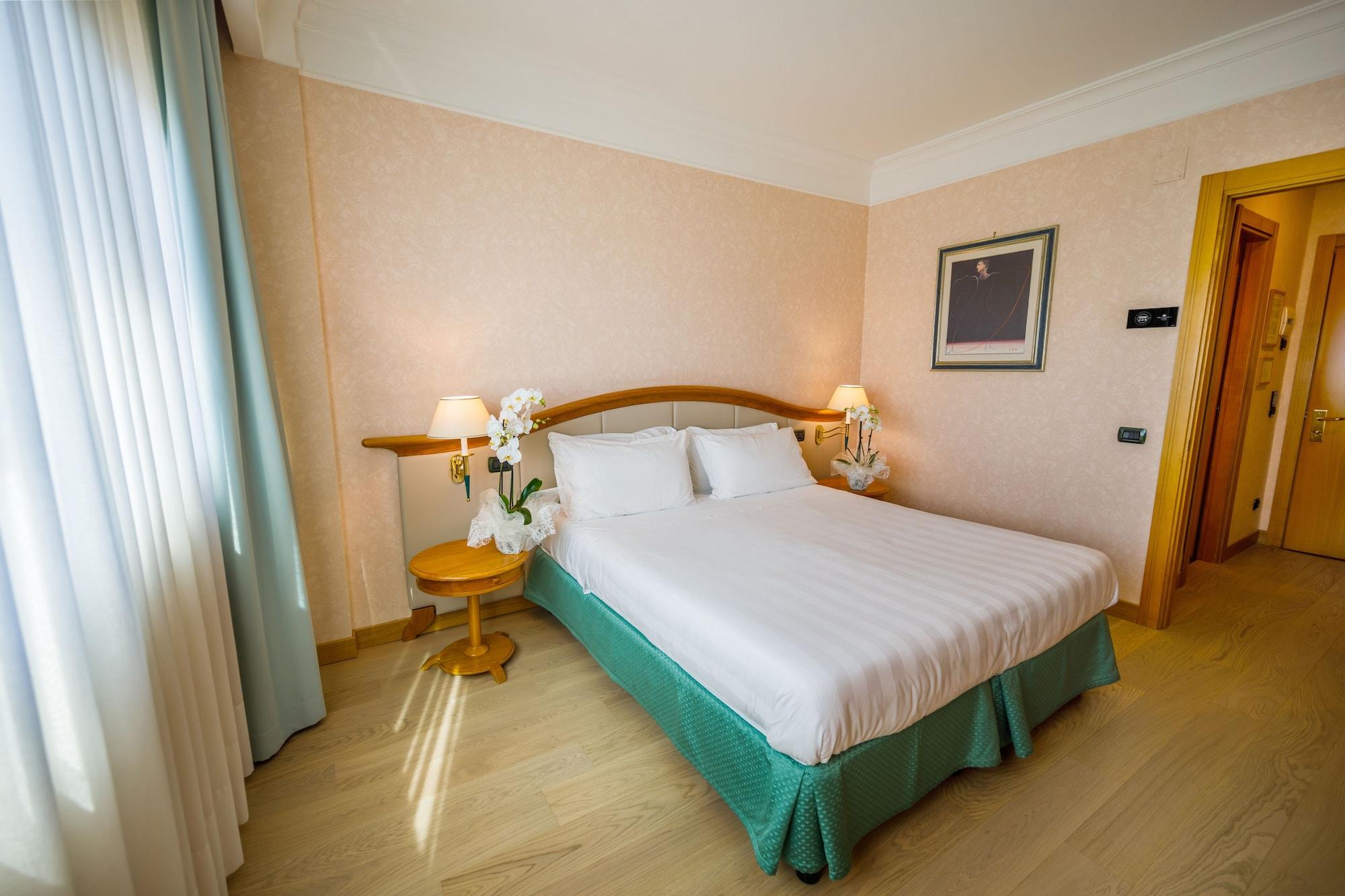 Perugia Plaza Hotel Esterno foto