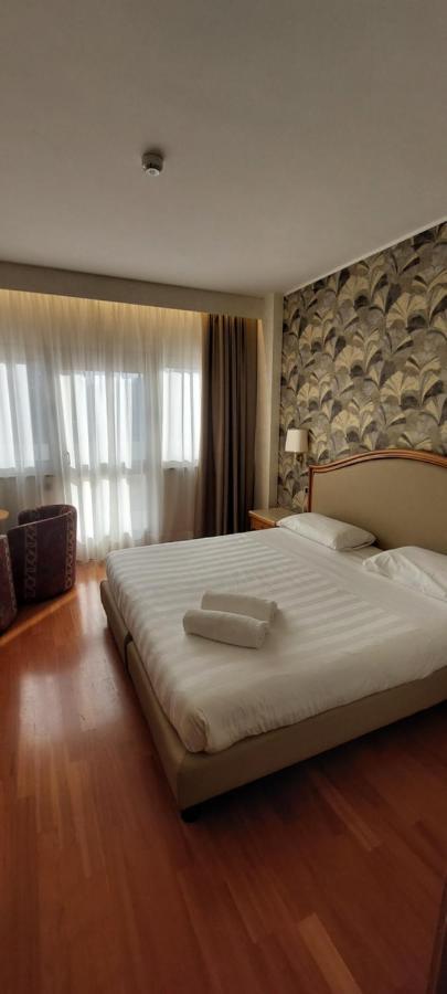 Perugia Plaza Hotel Esterno foto