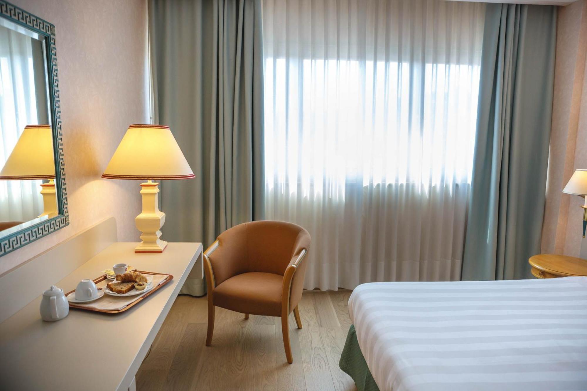 Perugia Plaza Hotel Esterno foto