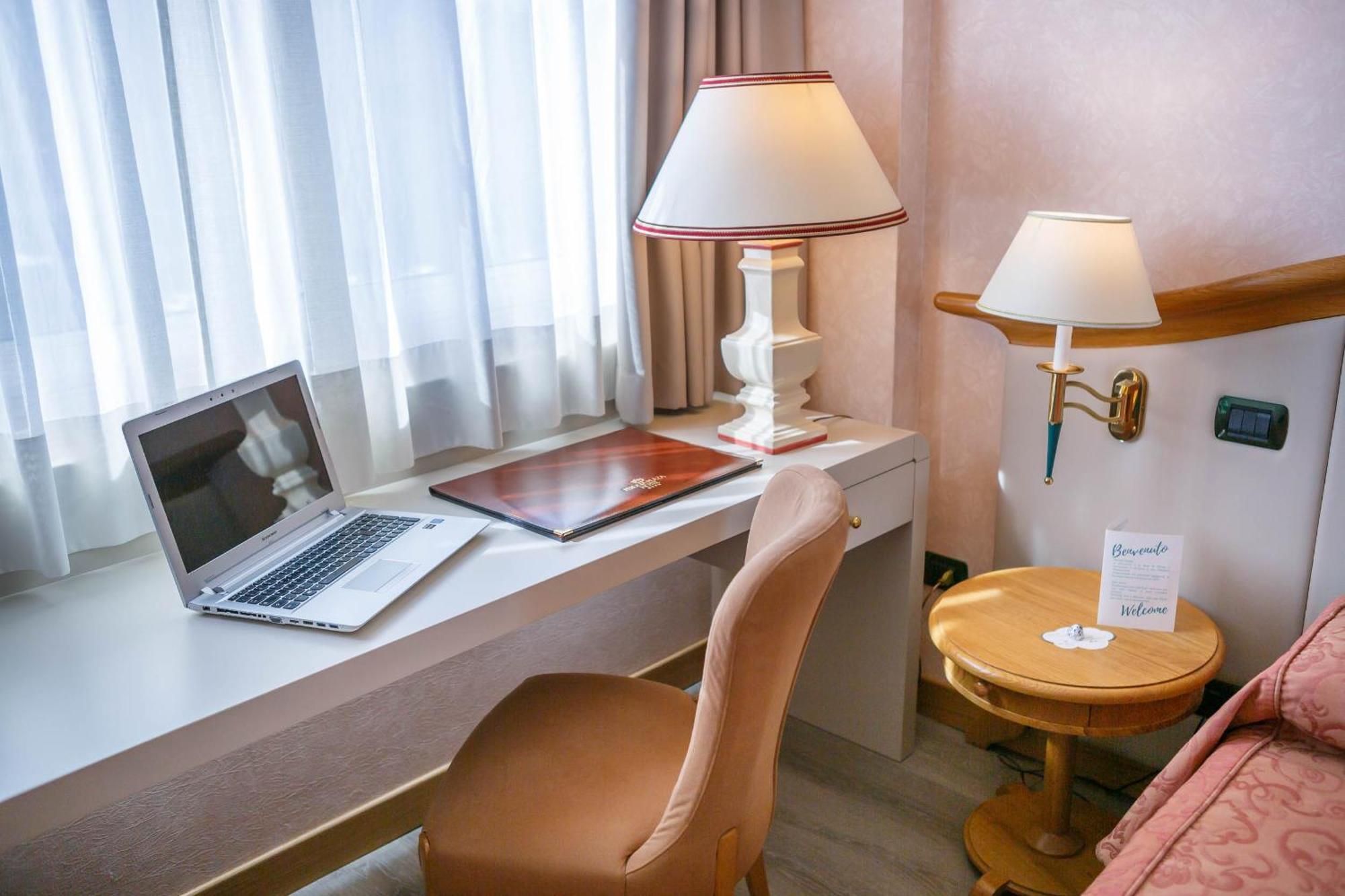 Perugia Plaza Hotel Esterno foto