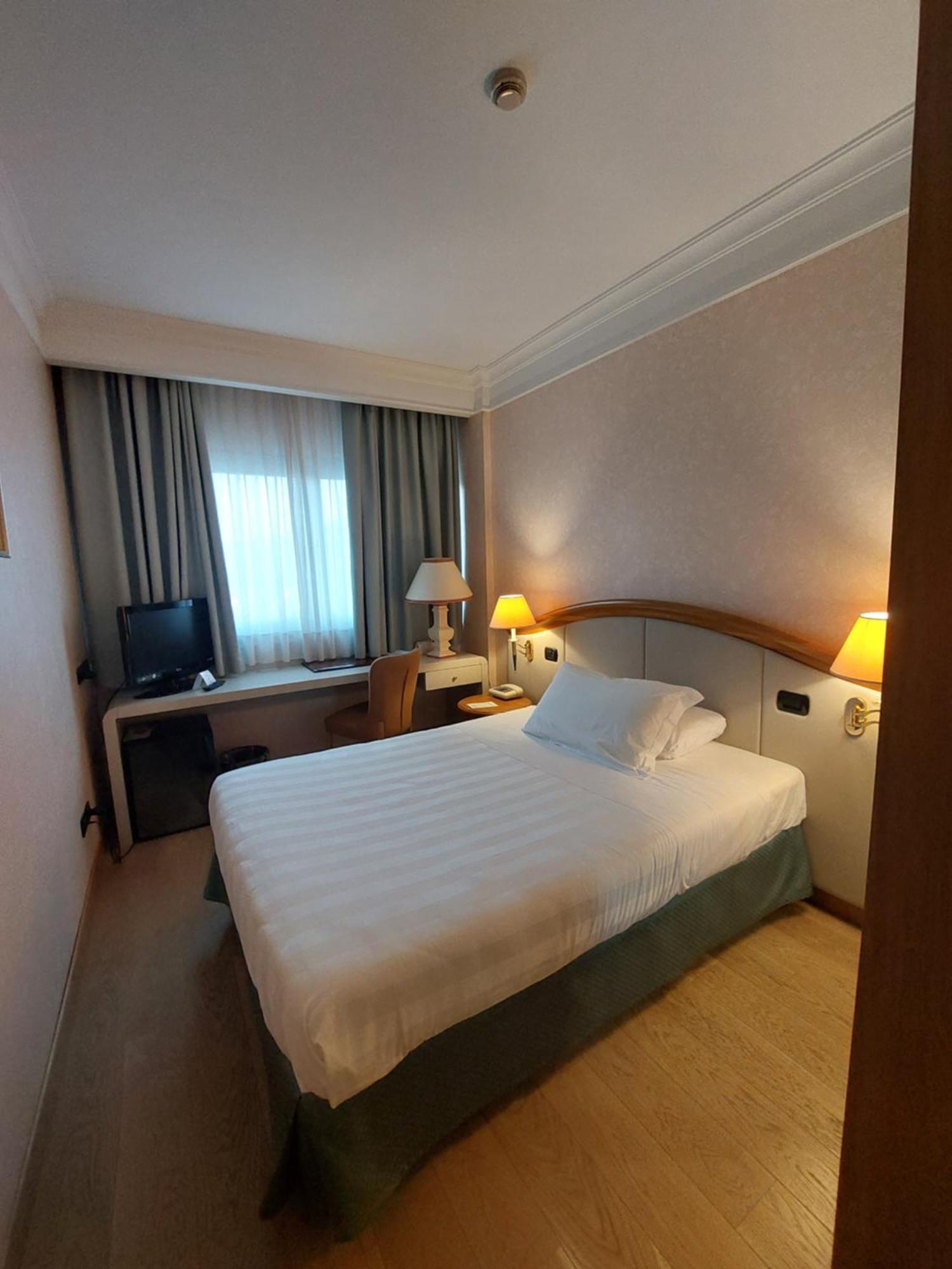 Perugia Plaza Hotel Esterno foto
