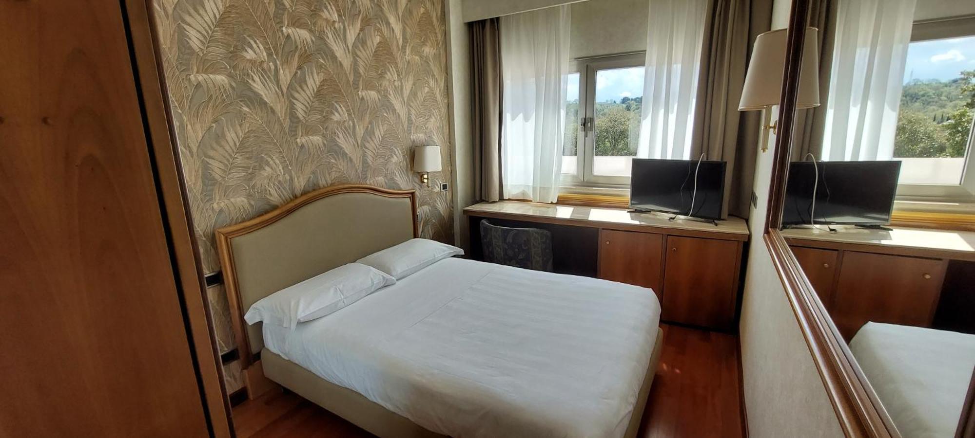 Perugia Plaza Hotel Esterno foto