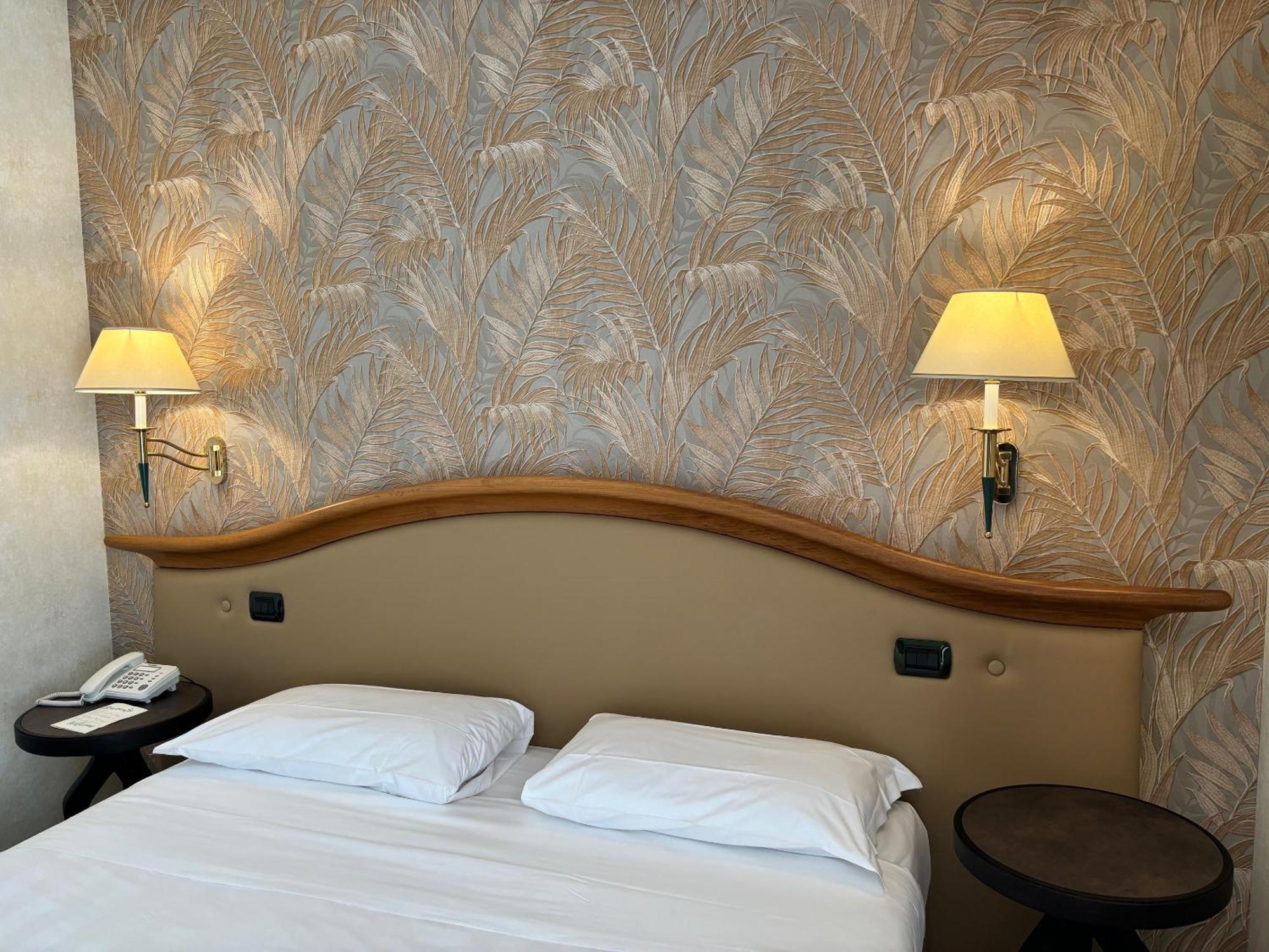 Perugia Plaza Hotel Esterno foto