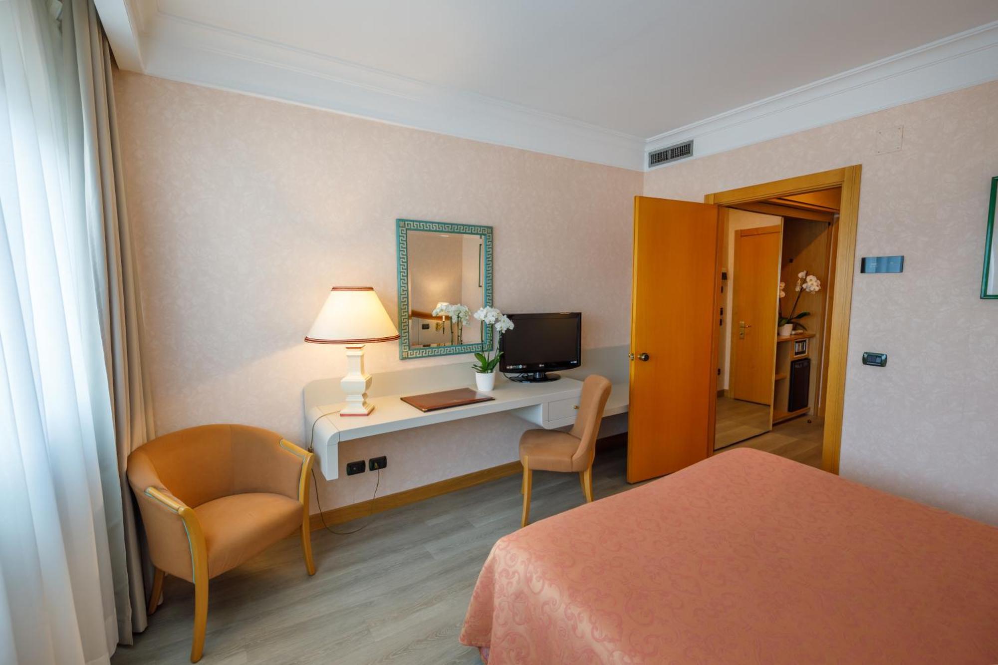 Perugia Plaza Hotel Esterno foto