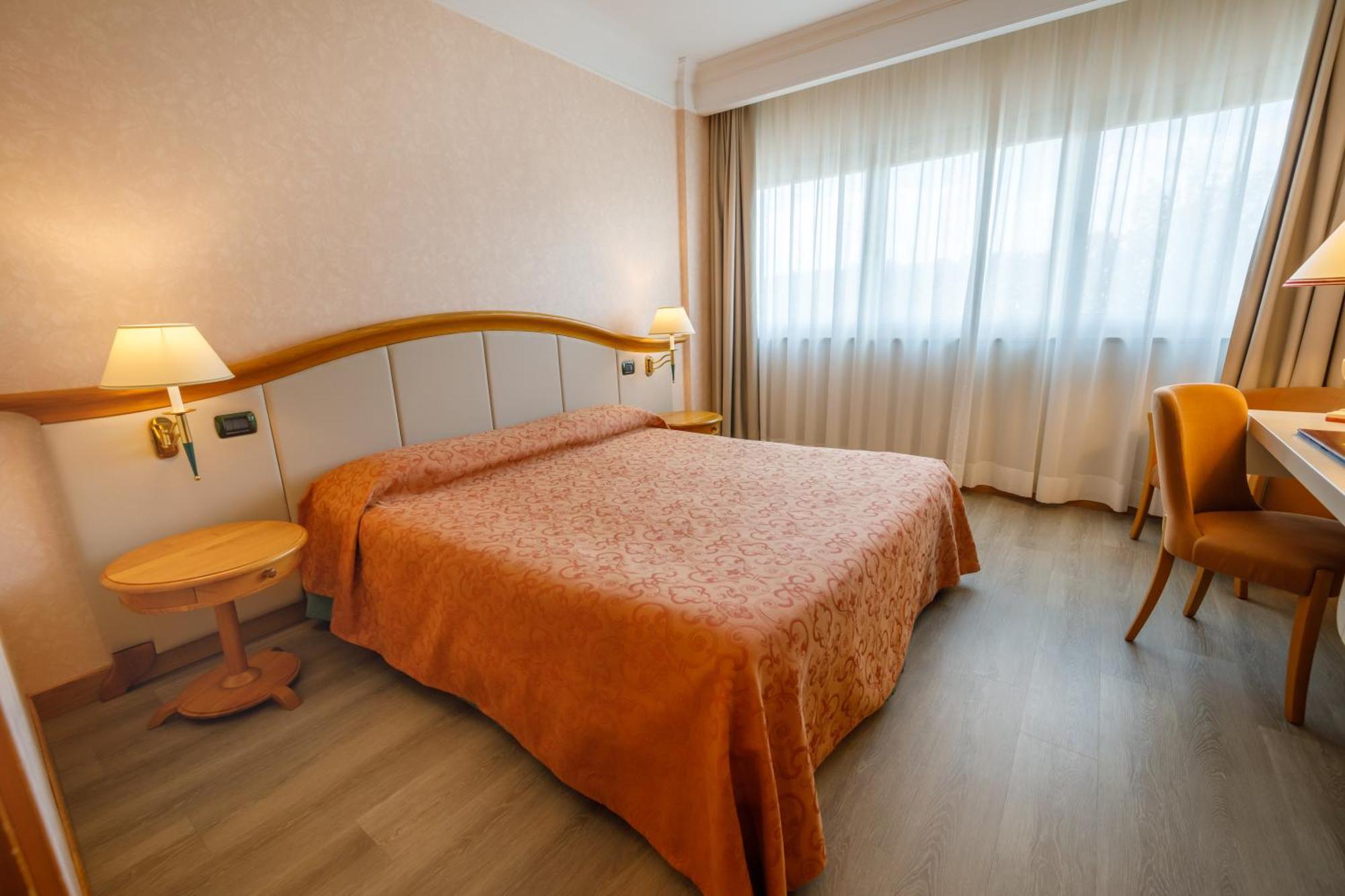 Perugia Plaza Hotel Esterno foto