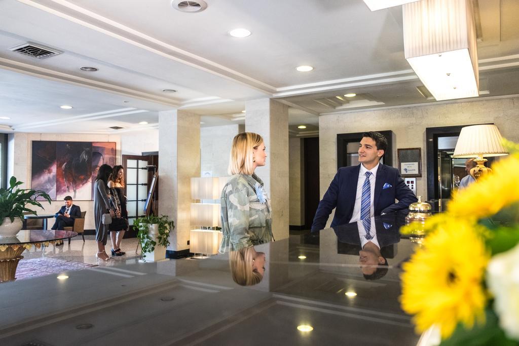 Perugia Plaza Hotel Esterno foto